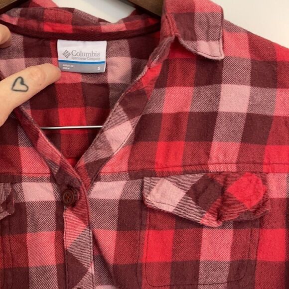 Columbia Flannel Red Button Down Shirt Size Small Two Front Pockets - Picture 2 of 6